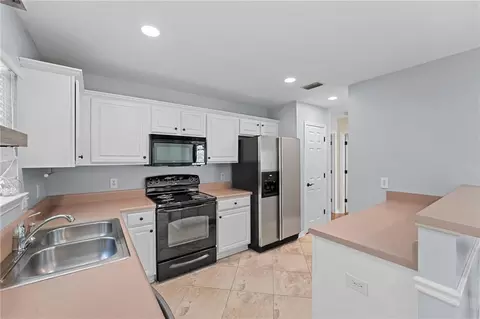 Kitchen - 836 Willow Pointe Dr E, Mobile, AL 36695 photo 2 of 3