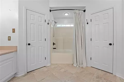 Bath - 836 Willow Pointe Dr E, Mobile, AL 36695 photo 1 of 5