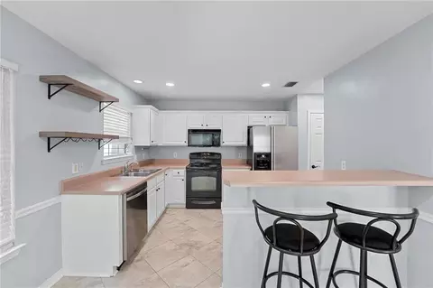 Kitchen - 836 Willow Pointe Dr E, Mobile, AL 36695 photo 1 of 3