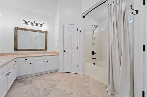 Bath - 836 Willow Pointe Dr E, Mobile, AL 36695 photo 2 of 5