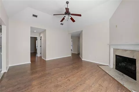 Living - 836 Willow Pointe Dr E, Mobile, AL 36695 photo 2 of 6