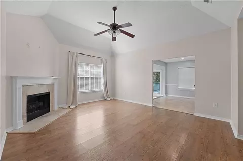Living - 836 Willow Pointe Dr E, Mobile, AL 36695 photo 3 of 6