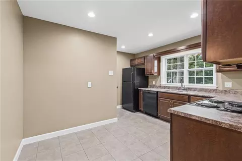 Entry Way - 3001 Charmingdale Dr E, Mobile, AL 36618 photo 1 of 3