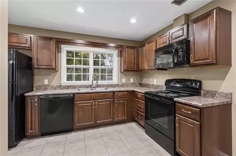 Kitchen - 3001 Charmingdale Dr E, Mobile, AL 36618 photo 2 of 2