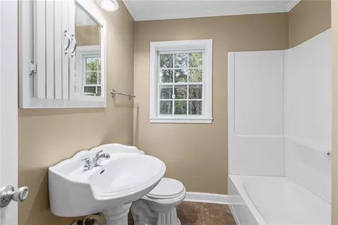 Bath - 3001 Charmingdale Dr E, Mobile, AL 36618 photo 1 of 1