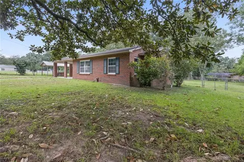 Exterior - 3001 Charmingdale Dr E, Mobile, AL 36618 photo 2 of 4
