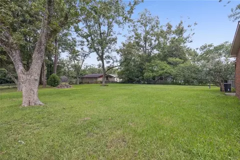 Exterior - 3001 Charmingdale Dr E, Mobile, AL 36618 photo 3 of 4