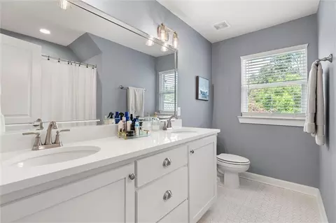 Bath - 5754 Huffman Dr N, Mobile, AL 36693 photo 2 of 2