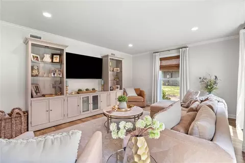 Living - 5754 Huffman Dr N, Mobile, AL 36693 photo 1 of 3