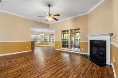 Living - 1829 Kendall Ct E, Mobile, AL 36695 photo 3 of 5