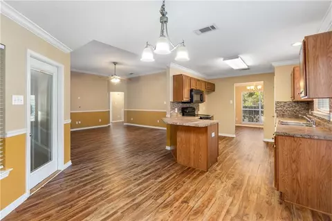 Living - 1829 Kendall Ct E, Mobile, AL 36695 photo 4 of 5