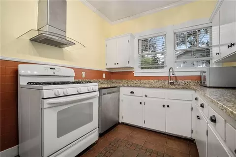Kitchen - 118 Mohawk St, Mobile, AL 36606 photo 2 of 3