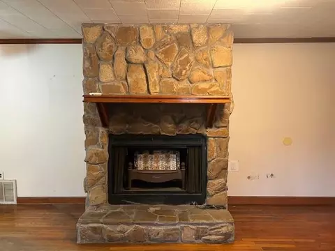 Living - 2283 Cedar Point Rd, Mobile, AL 36605 photo 3 of 3