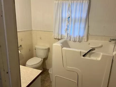 Bath - 2283 Cedar Point Rd, Mobile, AL 36605 photo 1 of 2