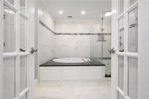 Bath - 254 Jackson Blvd, Mobile, AL 36609 photo 2 of 12