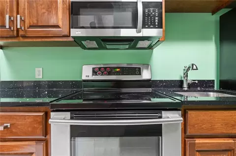 Kitchen - 254 Jackson Blvd, Mobile, AL 36609 photo 8 of 9