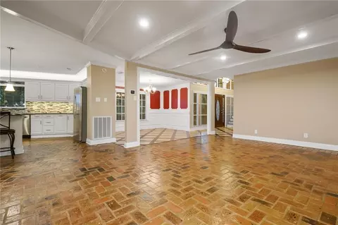 Living - 254 Jackson Blvd, Mobile, AL 36609 photo 9 of 14