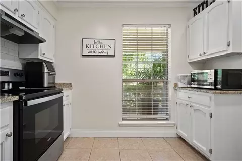 Kitchen - 5225 Wilhelm Dr, Mobile, AL 36618 photo 2 of 4