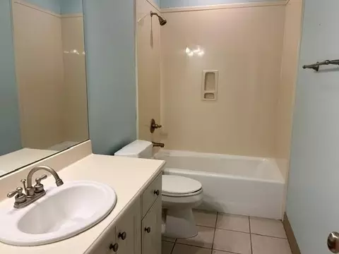 Bath - 7648 Berwick Ct, Mobile, AL 36695 photo 6 of 7