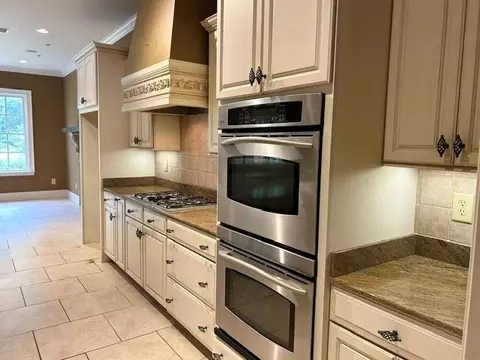 Kitchen - 7648 Berwick Ct, Mobile, AL 36695 photo 4 of 10