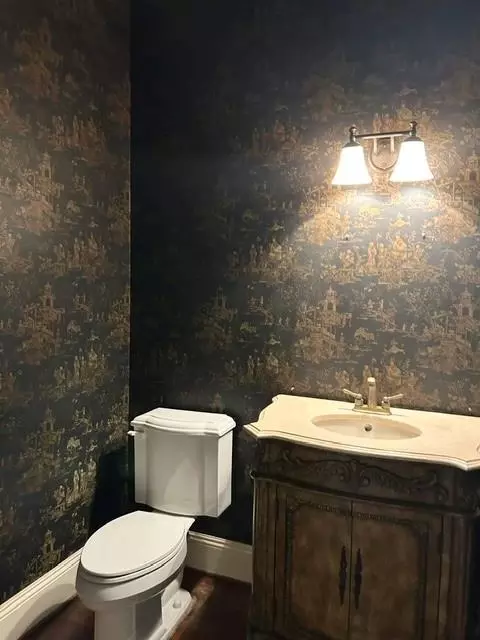 Bath - 7648 Berwick Ct, Mobile, AL 36695 photo 7 of 7