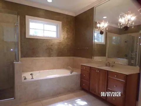 Bath - 7648 Berwick Ct, Mobile, AL 36695 photo 2 of 7