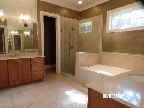 Bath - 7648 Berwick Ct, Mobile, AL 36695 photo 1 of 7