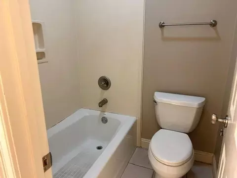 Bath - 7648 Berwick Ct, Mobile, AL 36695 photo 4 of 7