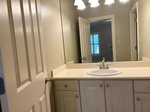 Bath - 7648 Berwick Ct, Mobile, AL 36695 photo 5 of 7