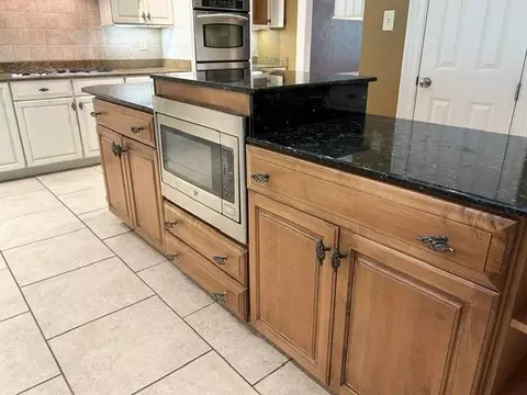 Kitchen - 7648 Berwick Ct, Mobile, AL 36695 photo 7 of 10