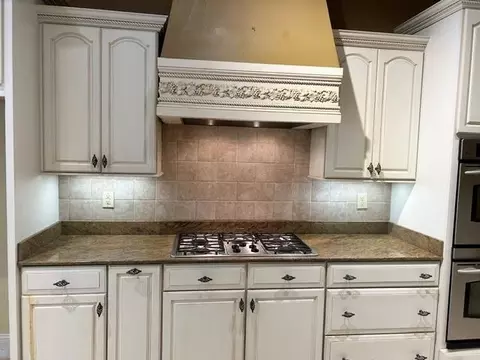 Kitchen - 7648 Berwick Ct, Mobile, AL 36695 photo 5 of 10
