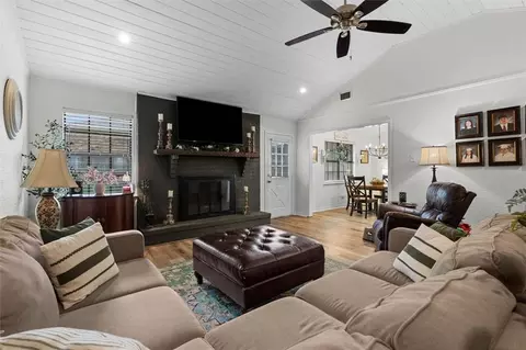 Living - 1050 Regal Dr, Mobile, AL 36609 photo 1 of 2