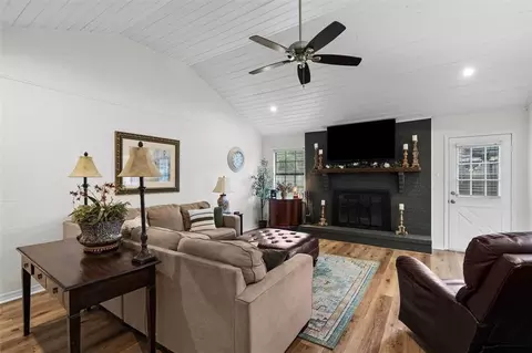 Living - 1050 Regal Dr, Mobile, AL 36609 photo 2 of 2