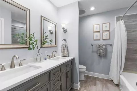 Bath - 1050 Regal Dr, Mobile, AL 36609 photo 1 of 4