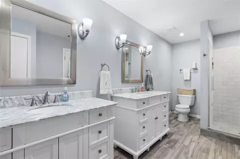 Bath - 1050 Regal Dr, Mobile, AL 36609 photo 2 of 4