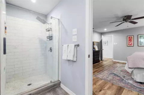 Bath - 1050 Regal Dr, Mobile, AL 36609 photo 3 of 4