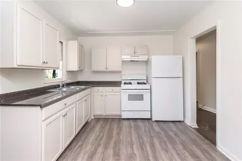 Kitchen - 253 10th Ave, Chickasaw, AL 36611 photo 2 of 3