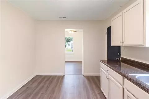 Entry Way - 253 10th Ave, Chickasaw, AL 36611 photo 1 of 2