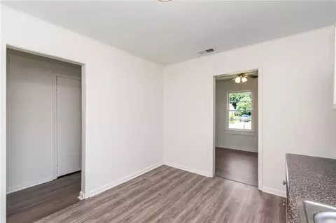 Entry Way - 253 10th Ave, Chickasaw, AL 36611 photo 2 of 2