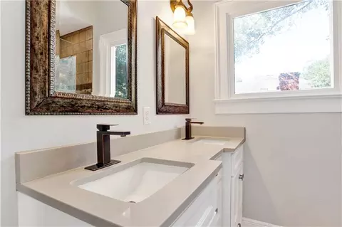 Bath - 306 Georgia Ave S, Mobile, AL 36604 photo 2 of 5