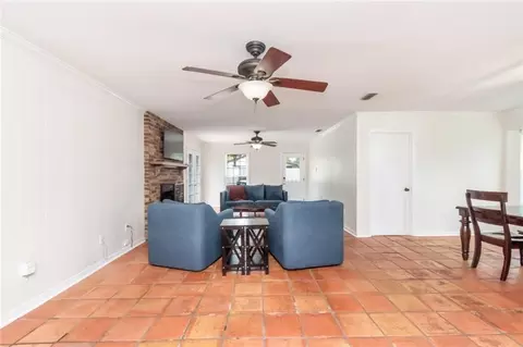 Living - 2300 Christopher Dr E, Mobile, AL 36609 photo 2 of 4