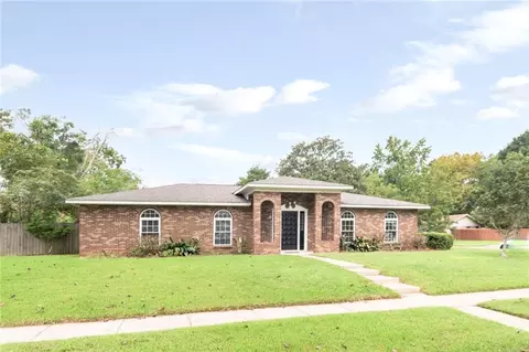 Exterior - 2300 Christopher Dr E, Mobile, AL 36609 photo 4 of 12
