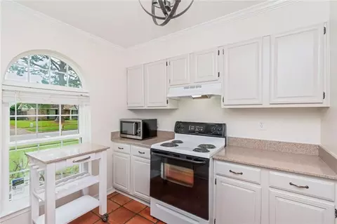 Kitchen - 2300 Christopher Dr E, Mobile, AL 36609 photo 3 of 4