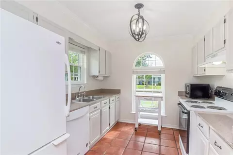 Kitchen - 2300 Christopher Dr E, Mobile, AL 36609 photo 2 of 4