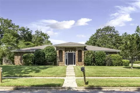 Exterior - 2300 Christopher Dr E, Mobile, AL 36609 photo 2 of 12
