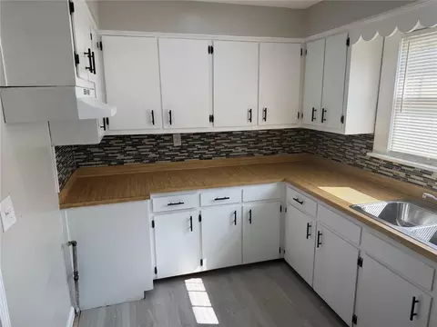 Kitchen - 161 10th Ave, Chickasaw, AL 36611 photo 1 of 2
