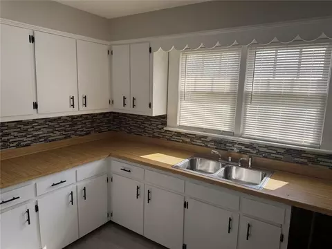 Kitchen - 161 10th Ave, Chickasaw, AL 36611 photo 2 of 2
