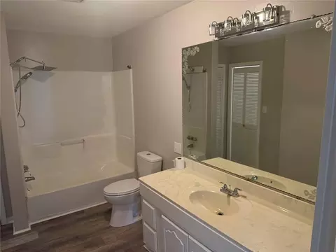 Bath - 161 10th Ave, Chickasaw, AL 36611 photo 2 of 4