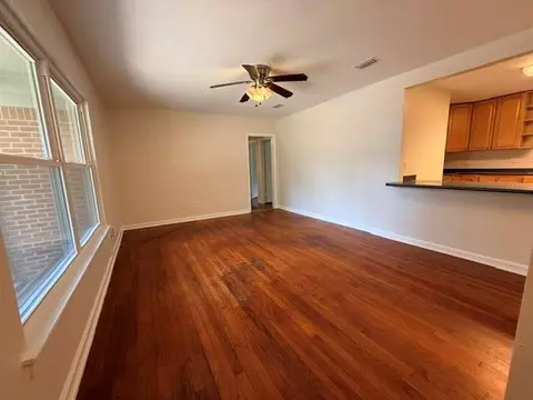 Living - 2459 Lilac Ave, Mobile, AL 36606 photo 2 of 3