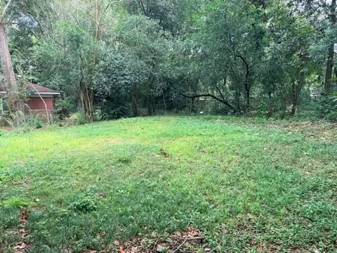 Exterior - 2459 Lilac Ave, Mobile, AL 36606 photo 4 of 5